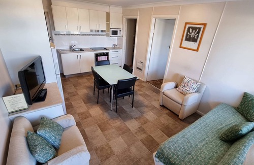 Bermagui Apartment | Close to Beach, Harbour Marina, Country Club, Golf Course, Restaurants, Cafes