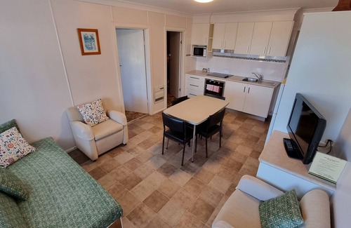 Bermagui Apartment | Close to Beach, Harbour Marina, Country Club, Golf Course, Restaurants, Cafes