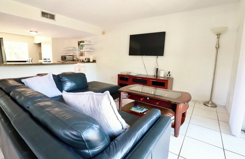 River Oaks House | Close to Cruise Port, Airport, Downtown, and Beaches
