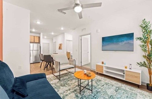Bay Lake Apartment | Close to Disney Resort Amenities & King Bed PetsOK