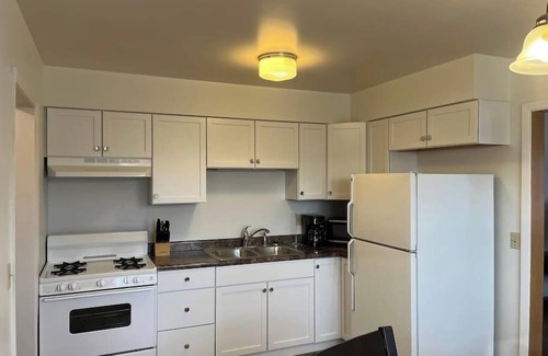 Springfield Apartment | Close to Downtown - 2 queen beds