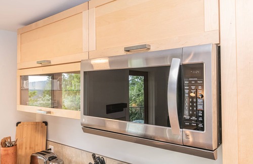 Salt Spring Island Apartment | Close to Ganges. 2br 1bath apartment. Peaceful treed setting