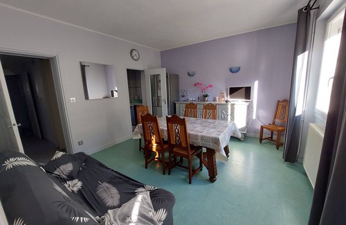 Vicdessos Apartment | Close to hiking and skiing quiet and beautiful garden