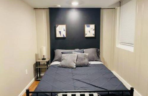 Columbia House | ~Close to Hosp and DT~sleeps 11~