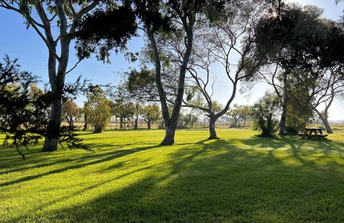 Bangholme Apartment | Close to It All, Away from It All - Entire guesthouse in Bangholme, Australia