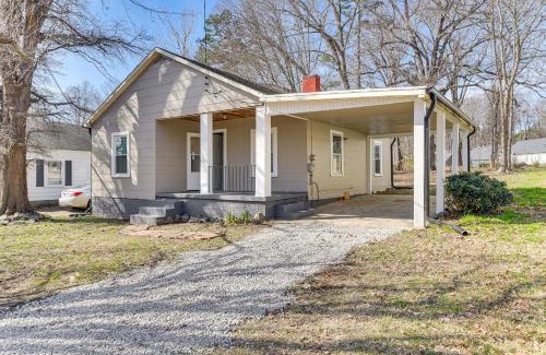 Roxboro House | Close to Shops, Eats and Hospital Roxboro Retreat