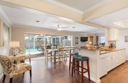 Gulf Gate Estates House | Close to Siesta Key, Shopping, Restaurants & More!