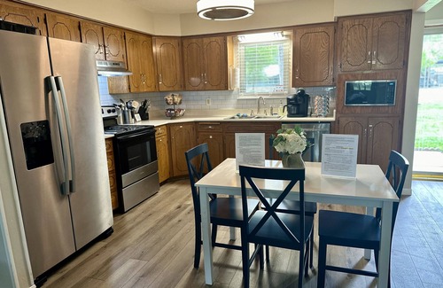 Temple House | Close to the med centers, ball fields, shopping & the lake! Perfect for all!