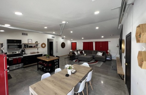 Panorama Heights Cottage | Close to the park, sleeps 6, pets ok!