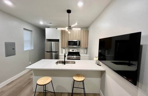 University City Apartment | Close to Wells Fargo on Broad St #2