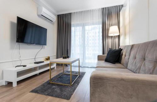 Mirow Apartment | Close-Urban Chic - Luxury Warsaw Stays -10 People- Mennica Residence