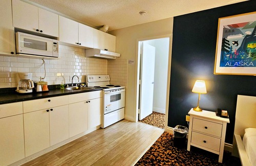Whitecourt Hotel | Cloud 9 Inn