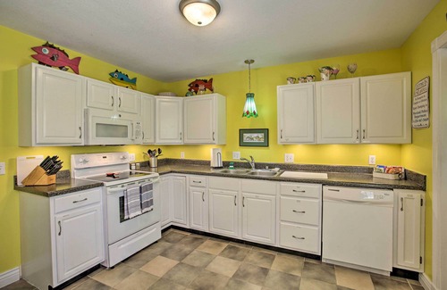 Waveland House | 'Cloud 9 On The Coast' < 1 Mi to Beach!