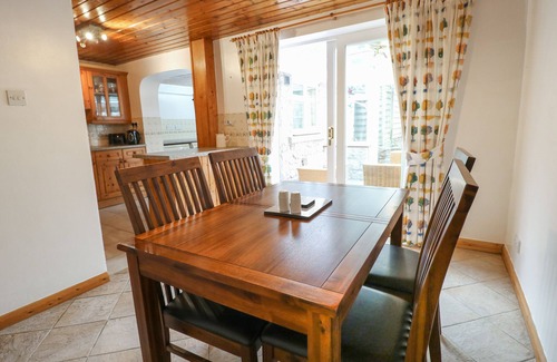 Newton Grange Cottage | CLOUD VIEW COTTAGE, pet friendly, with a garden in Ashbourne
