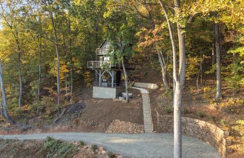 Stanardsville Ski Chalet | CloudPointe Retreat Treehouse