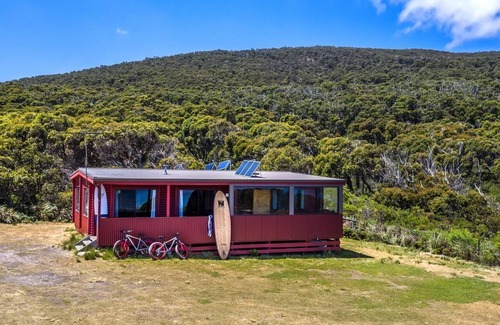 South Bruny Cabin | Cloudy Bay Cabin - Sometimes, the simplest pleasures in life are the best. This sums up Cloudy Bay Cabin; an unpretentious and welcoming little timber cottage surrounded by South Bruny National Park and just metres from the shores of beautiful Cloudy