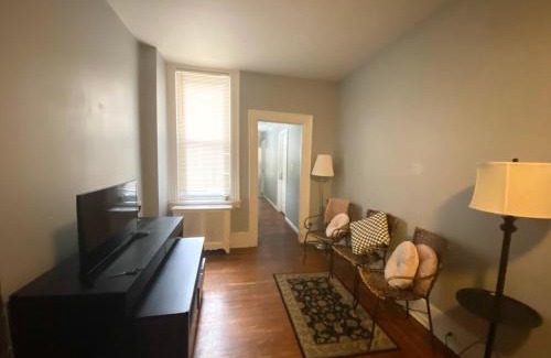 Point Breeze Apartment | Clover 2900 - Apartment and Rooms with Private Bathroom near Washington Ave South Philly