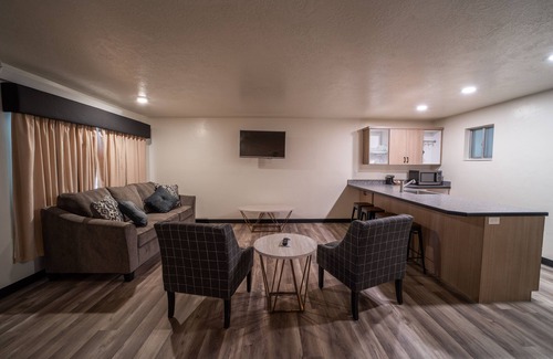 Montpelier Hotel | Clover Creek Inn