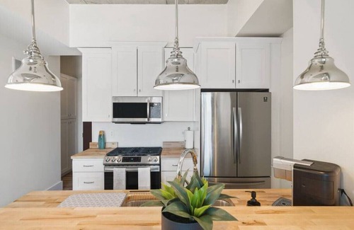 Northeast South Bend Apartment | Clover Haven | High Rise | Down Town South Bend ND