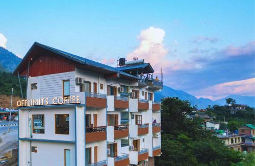 Bajaura Hotel | Clover Inn by Offlimit Homes