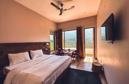 Bajaura Hotel | Clover Inn by Offlimit Homes