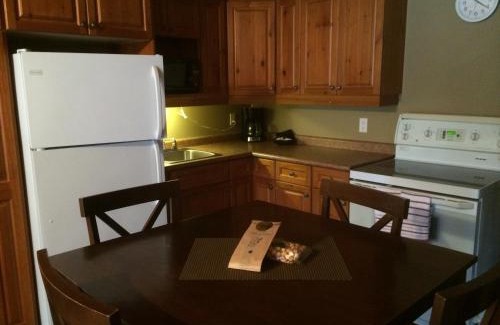 Algonquin Highlands House | Cloverleaf Cottages