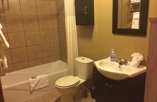 Algonquin Highlands House | Cloverleaf Cottages