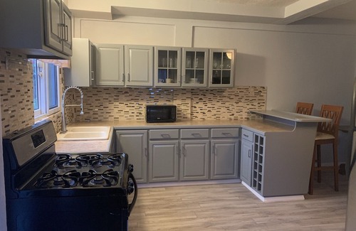 Crosbies House | Club Caribbean Luxury Townhouse 7 mins to beach