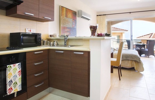 Peyia Town Apartment | Club Coral View Resort