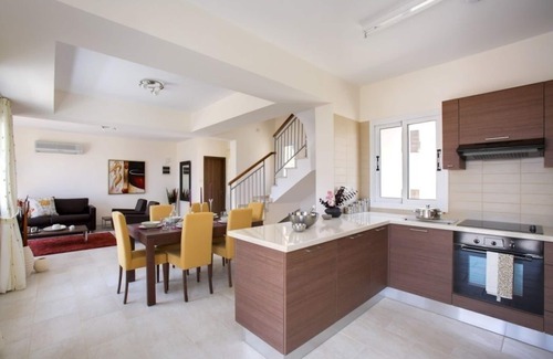 Peyia Town Apartment | Club Coral View Resort
