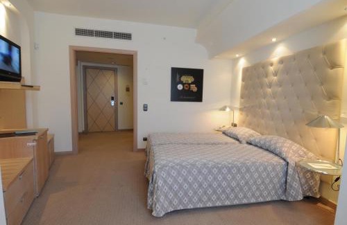 Loutraki Resort | Club Hotel Casino Loutraki