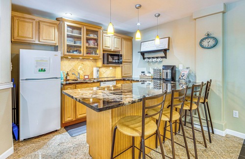Colorado Springs Apartment | CO Springs Apartment in the Pines w/Treehouse!