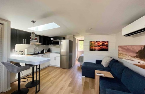 Nelson Apartment | Coachhouse One Bedroom Studio in Central Nelson. Pet-friendly!