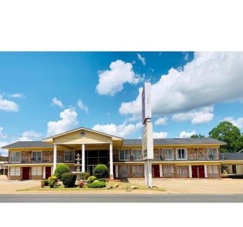 Magnolia Hotel | Coachman's Inn