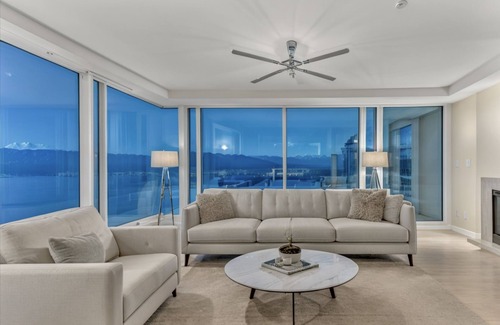 Downtown Vancouver Villa | Coal Harbour Waterfront Steps to Fairmont Pacific Rim