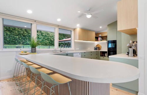 Red Hill South House | Coast n' Country - Bay Views, Pool, Games