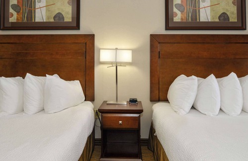 Weyburn Hotel | Coast Weyburn Hotel