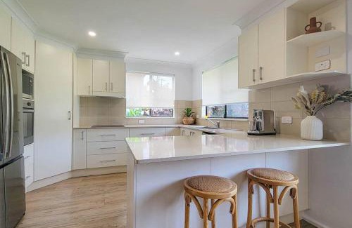Port Macquarie House | Coastal 3-bedroom home close by the beach