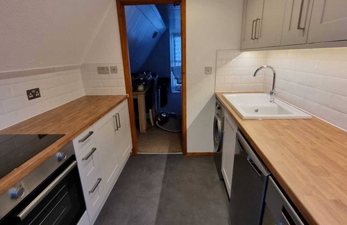 Martin Ski Chalet | Coastal Chalet - Sleeps 6 - Pool - Parking