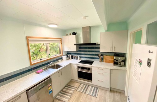 Patons Rock House | Coastal Charm - Ocean View in Patons Rock