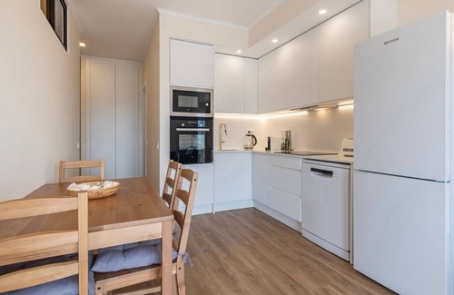 Costa de Caparica Apartment | Coastal Comfort - 5min from Beach by LovelyStay
