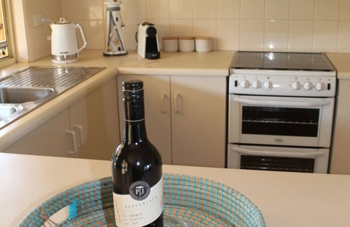 Goolwa Beach Cottage | Coastal cottage 10 minutes walk to Goolwa Beach