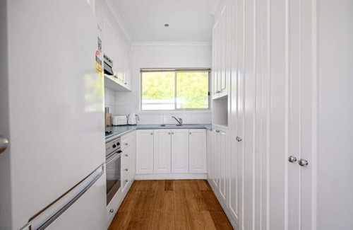 Capel Sound House | Coastal Cottage - 200m to Beach & Pet Friendly