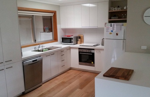 St Leonards House | Coastal Cottage - Cosy cottage only 1.5 km from St Leonards beach and town centre.