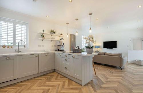 St George House | Coastal Cottage in North Wales With Hot Tub