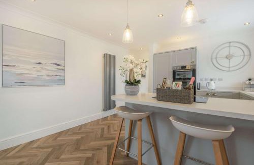 St George House | Coastal Cottage in North Wales With Hot Tub