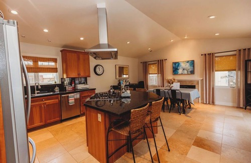 Del Rey Oaks House | Coastal Cul-De-Sac, Centrally Located Monterey Peninsula Home