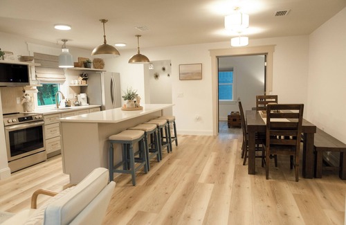 St. Marys Cottage | Coastal Getaway/2BR/2BA Cottage + Bonus Room near Downtown & Cumberland Island