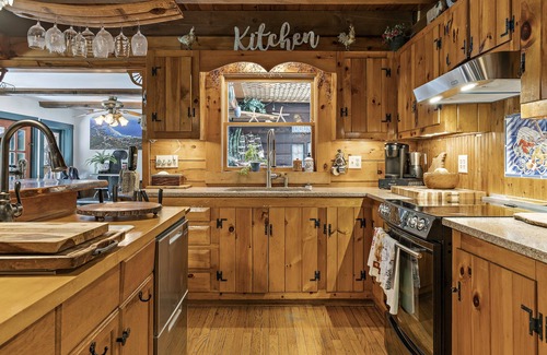 South Berwick House | Coastal Home- Heated Saltwater Pool, Hot Tub, Outdoor Kitchen!