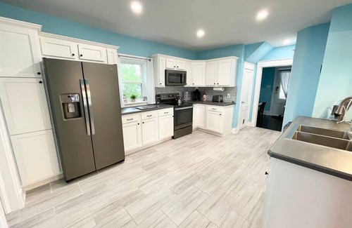 Schenectady House | 🦀 ⚓ Coastal Inspired Home Away From Home 🏝